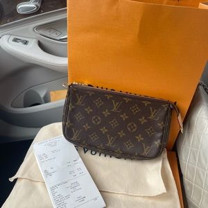 Authentic Louis Vuitton pochette accessories monogram